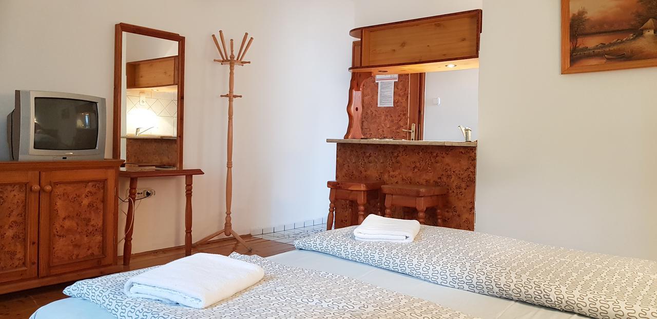 Hotel Paar Szieszta Дьёр Экстерьер фото