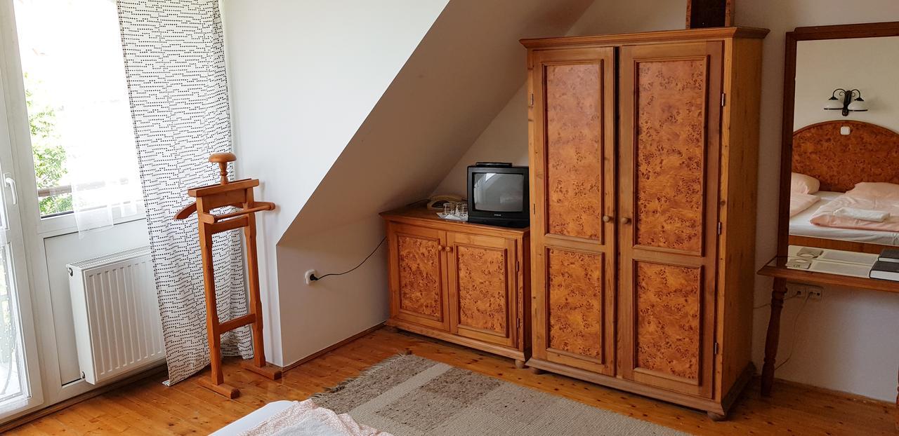 Hotel Paar Szieszta Дьёр Экстерьер фото